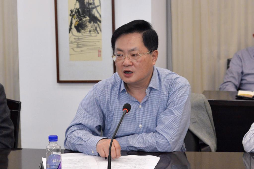 夏伟校长讲话,对学校安全稳定工作进行部署