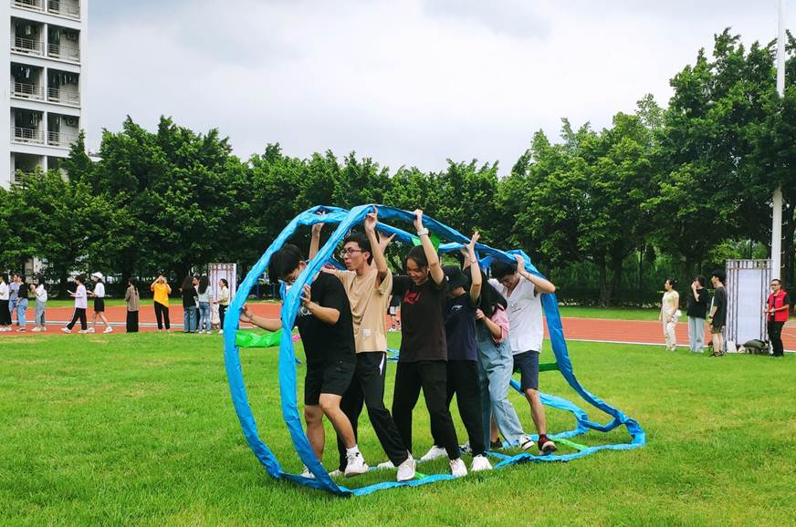 搜狗高速下载学生工作部顺利举行"健康伴我行"趣味运动会车轮滚滚