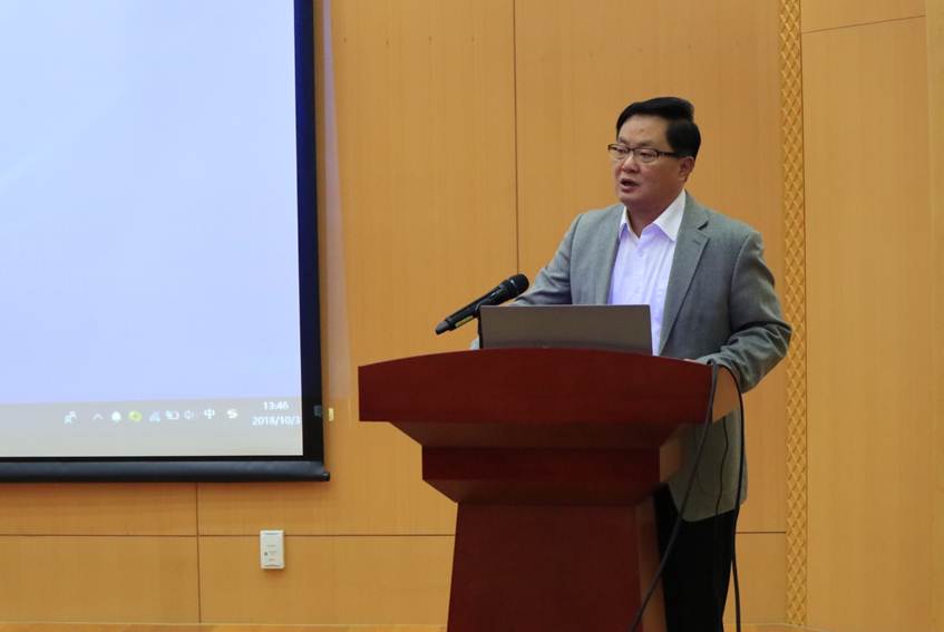 夏伟校长作我校葫芦丝艺术教育专题报告