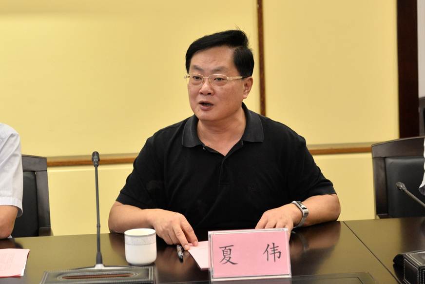 我校校长夏伟发言